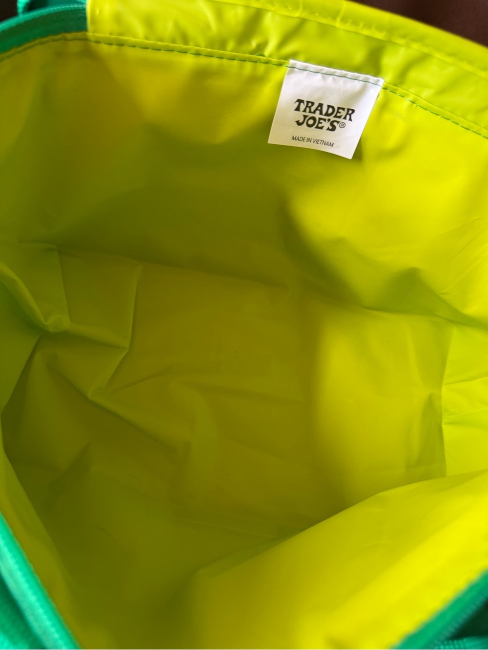 Trader Joe’s Limited Edition Emerald Insulated Mini Lunch Bag - Picture 3 of 12
